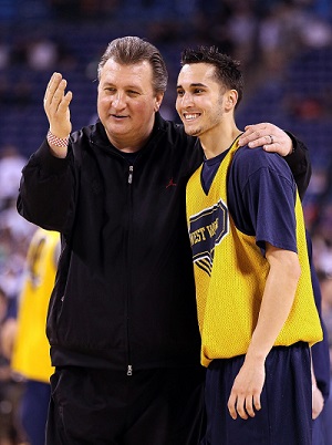 Jonnie during his basketball match. Know about Jonnie's career, profession, net worth, wealth, bank balance, total assets, insurances, shares, and bonds with earnings